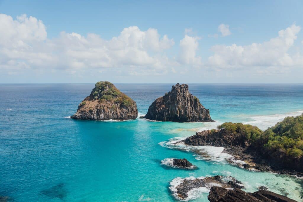 Procurando por festas para o ano novo? Confira porque Fernando de Noronha, em PE, é seu destino ideal! - Vista paradisíaca em Fernando de Noronha Réveillon em Fernando de Noronha: é seu destino ideal! Veja aqui: - Vista paradisíaca em Fernando de Noronha