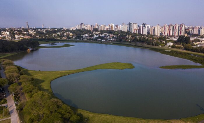 Read more about the article Quer aproveitar o ar livre? Conheça os melhores parques em Curitiba, PR!