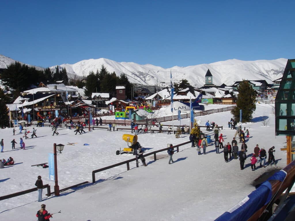 As estações de esqui mais lindas da Argentina! - Base del Cerro Catedral.