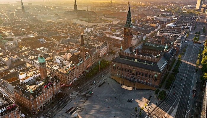 O que fazer em Copenhagen, Dinamarca, para aproveitar bem a viagem - Praça Principal (Rådhuspladsen)