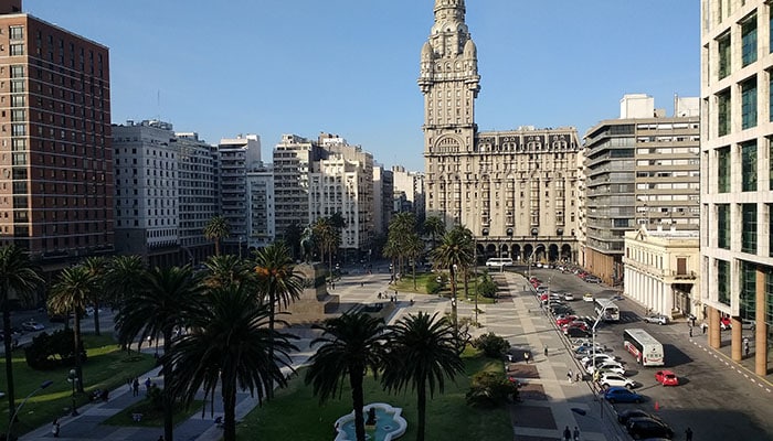 O que fazer em Montevidéu, Uruguai, para curtir tudo que a cidade tem a oferecer - Plaza Independencia