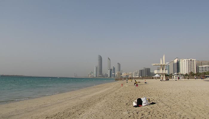 3 praias maravilhosas em Abu Dhabi para conhecer na próxima viagem aos Emirados Árabes - Praia em Abu Dhabi