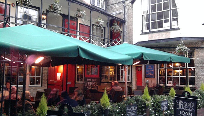 Melhores restaurantes da Inglaterra para visitar nas férias deste ano - The Eagle pub