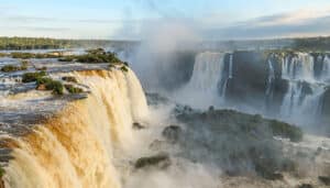 Read more about the article 3 Maiores cachoeiras do mundo para visitar quando estiver de férias