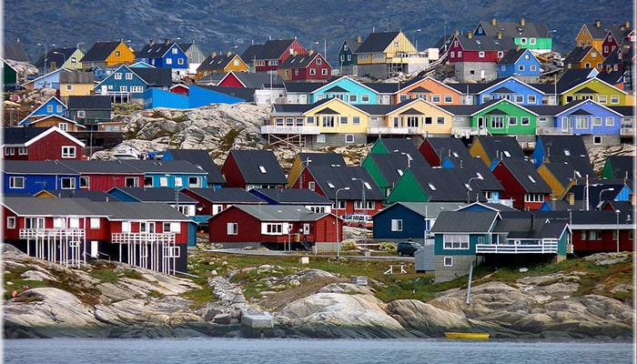 3 Dicas de viagem à Groenlândia que vão ajudar a aproveitar bem sua próxima férias - Casas coloridas da Groenlândia