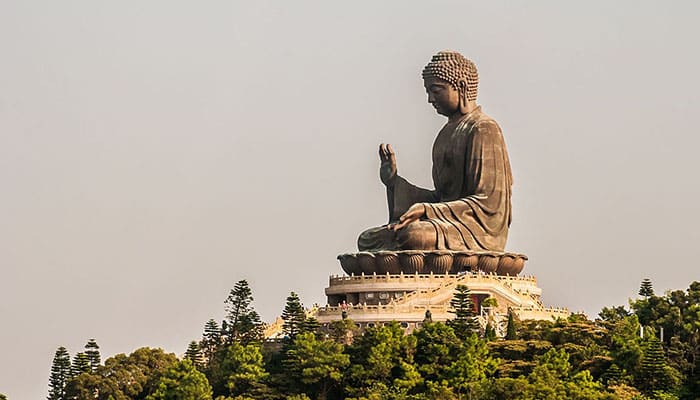 3 pontos turísticos incríveis em Hong Kong para conhecer nas férias ainda esse ano - Tian Tan Buddha