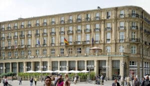 Read more about the article 3 Hotéis para ficar em Colônia, Alemanha, que vão surpreender você nessas férias