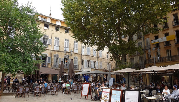 3 Ótimos hotéis em Aix, França, que ficam bem no centro histórico da cidade - Praça de Aix