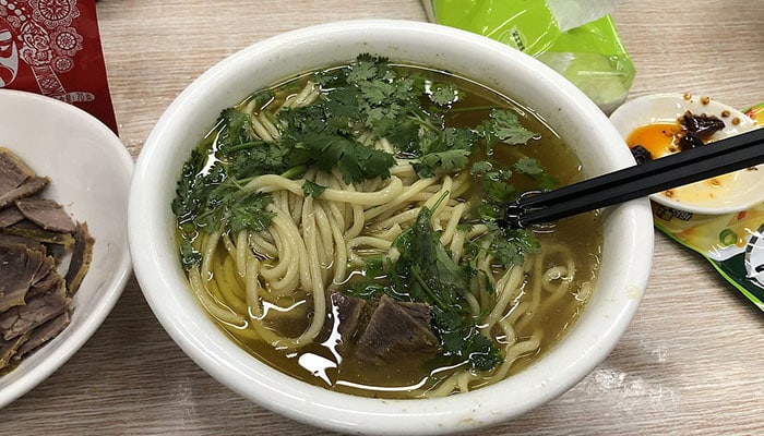 Comidas típicas de Taiwan com sabores curiosos! A 3ª você não pode deixar de experimentar - Beef Noodle Soup